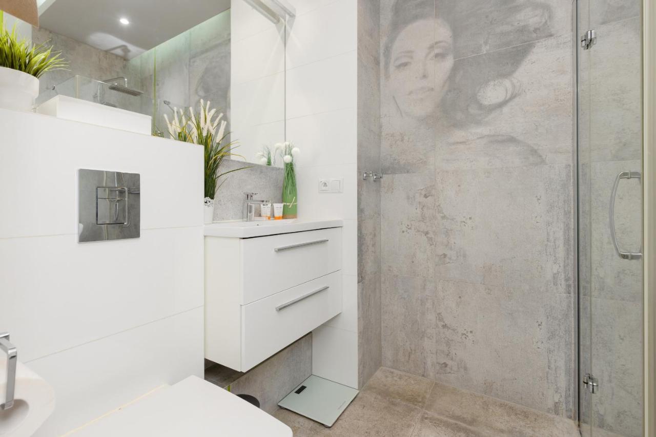 Apartment Bemowo Modern Dywizjonu 303 By Renters Warsaw
